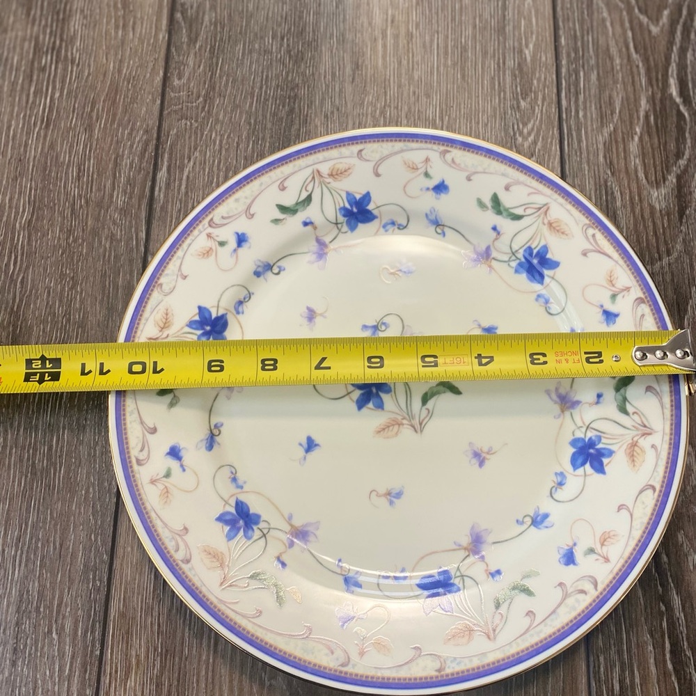 CAKE PLATE & SERVER PORCELAIN IVORY BLUE FLOWER & VINE 10.75 INCH, new in a box - Picture 3 of 10